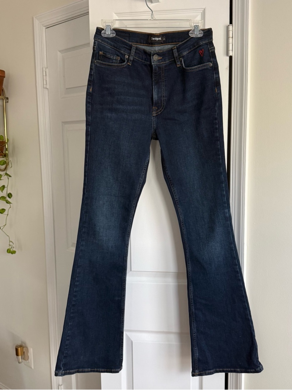 Desigual Dark Wash Flare Jeans Embroidered Heart Detail Size 38 US 6 Cotton - Picture 6 of 8